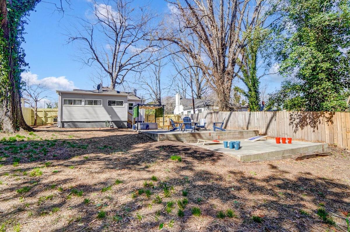 Cozy House W Hot Tub & Big Yard Charlotte Luaran gambar