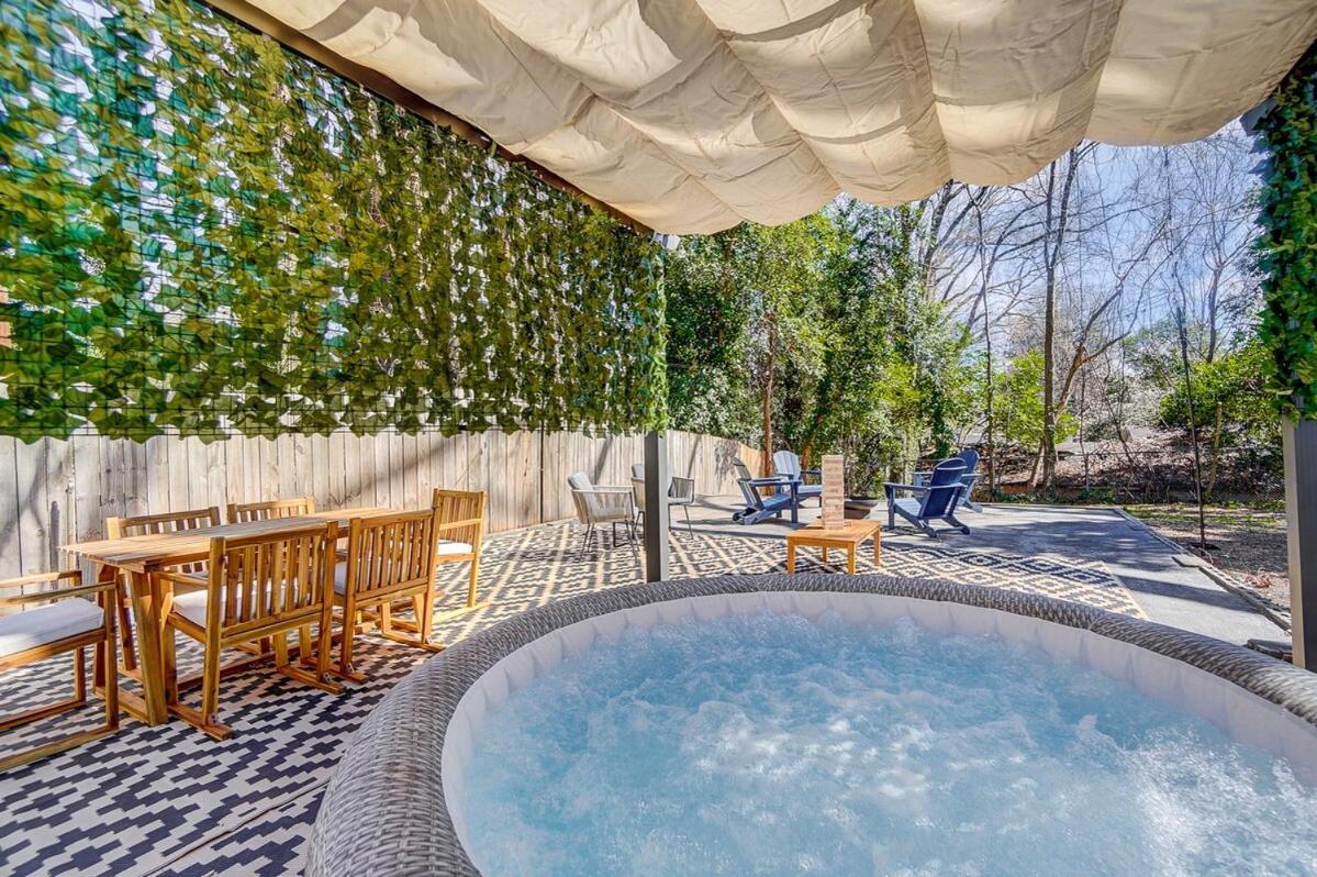 Cozy House W Hot Tub & Big Yard Charlotte Luaran gambar